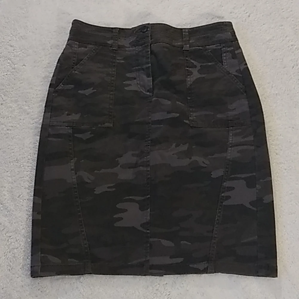 LOFT GRAY CAMO PENCIL SKIRT NWOT